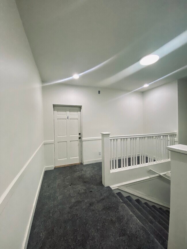 Building Photo - For Rent