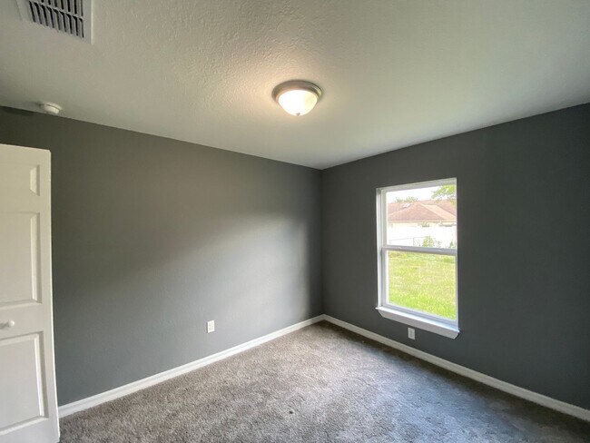 Building Photo - Beautiful Newer  Home - 3/2/2 **WON"T LAST**