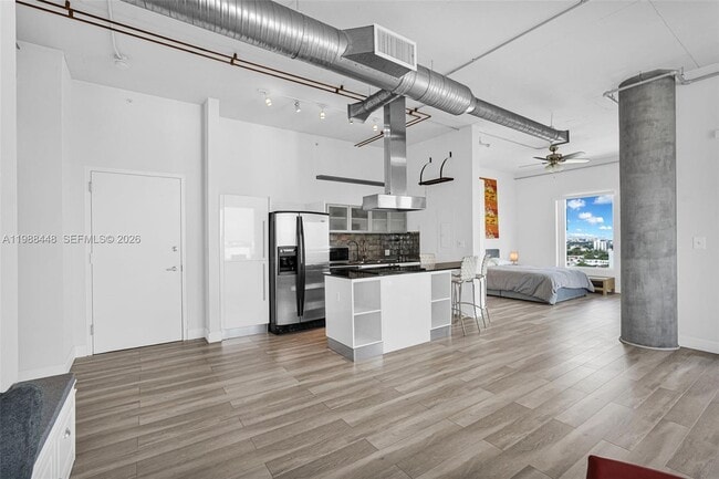 Building Photo - 10 SW South River Dr