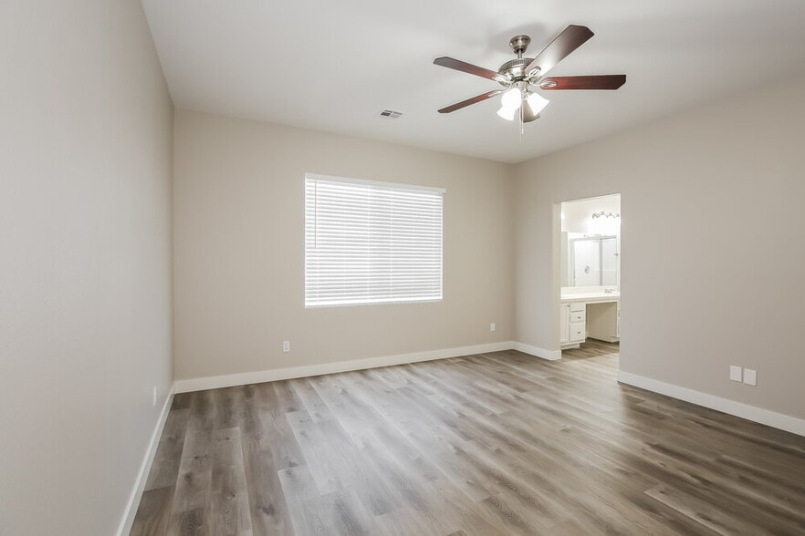 Building Photo - 1002 Tidal Foam Ct