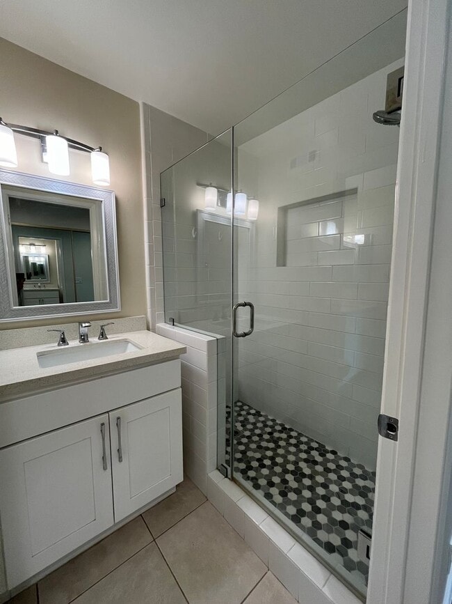 Building Photo - Spacious 3-Bedrooms, 2-Bath Home Plus Offi...