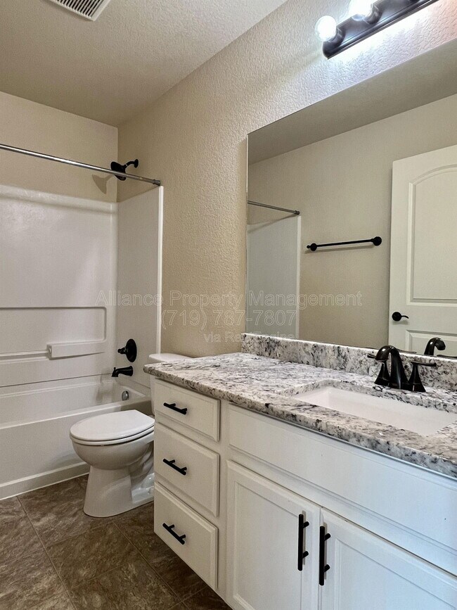 Building Photo - 6280 San Mateo Dr