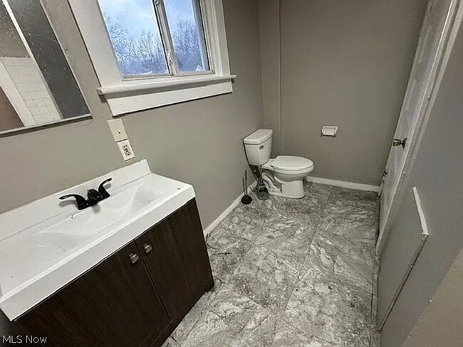 Building Photo - Spacious 4-Bedroom Home in Cleveland