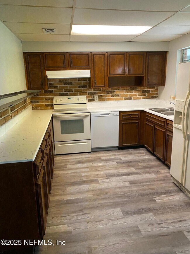 Building Photo - 7416 Leroy Dr