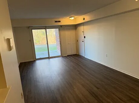 Building Photo - 3 Atram hall