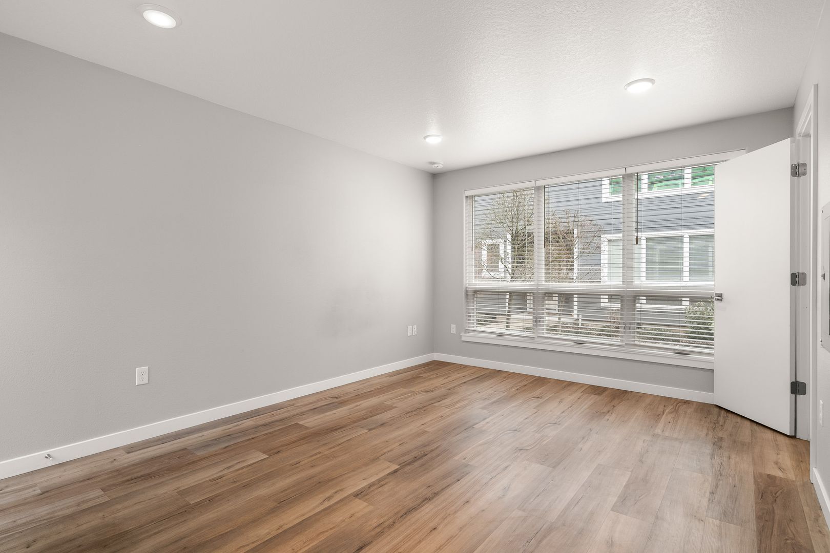 Building Photo - 8537-8537 N Saint Louis Ave