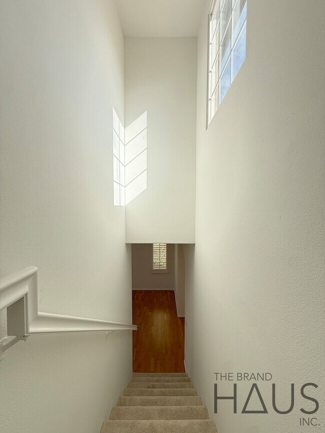 Building Photo - Desirable Oak Creek Community Detached Home with Two Car Garage