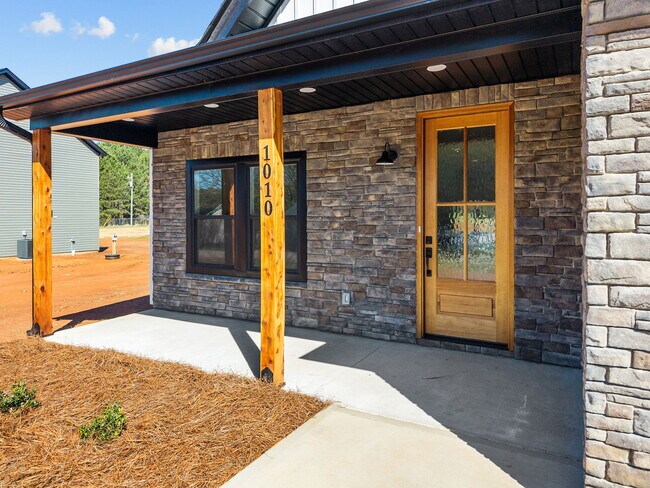 Building Photo - 1010 Gibson Rd