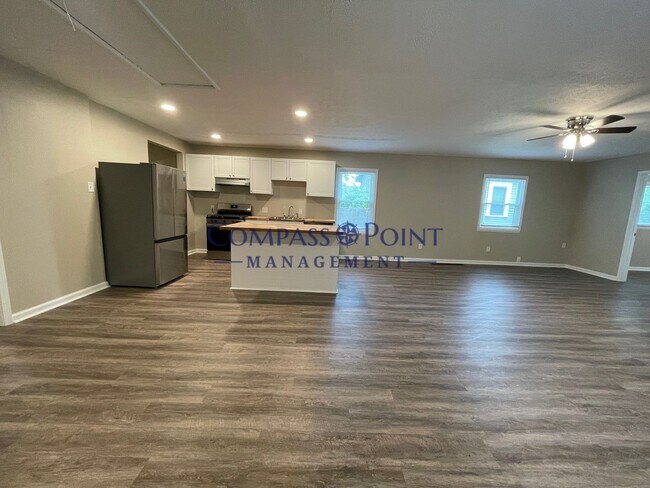 Building Photo - Newly Renovated Just For You!