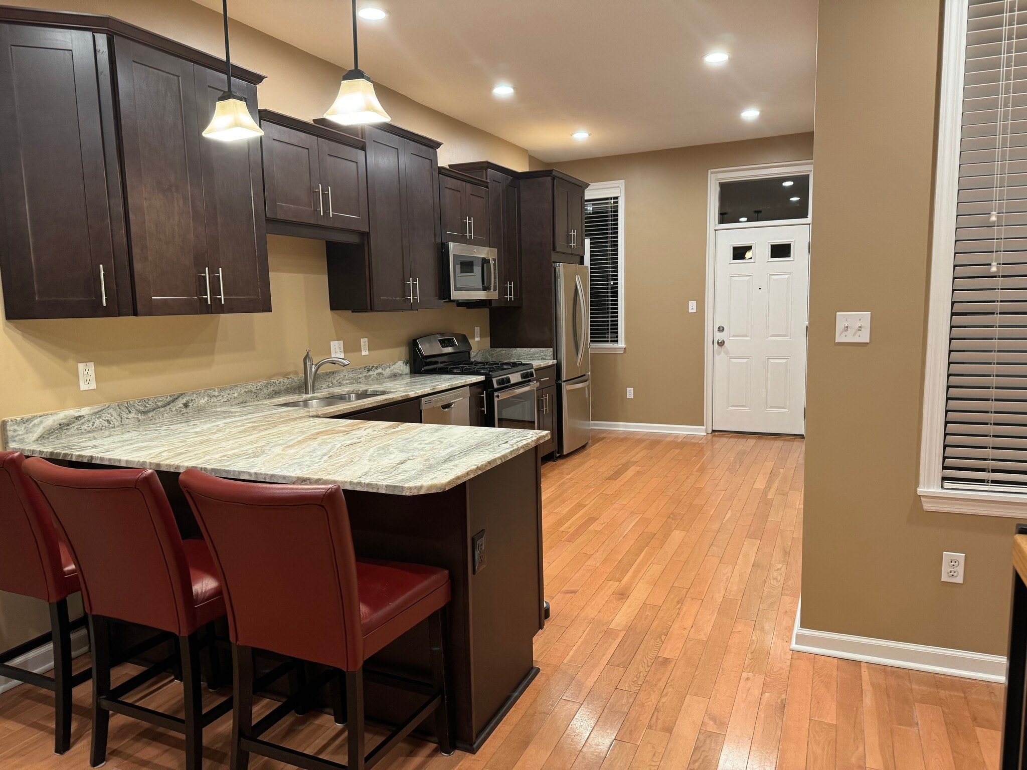 Building Photo - 5827 Pierce St