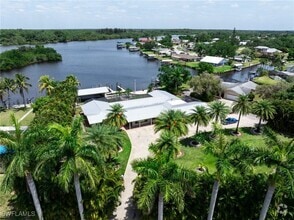 Building Photo - 14562 Riverside Dr