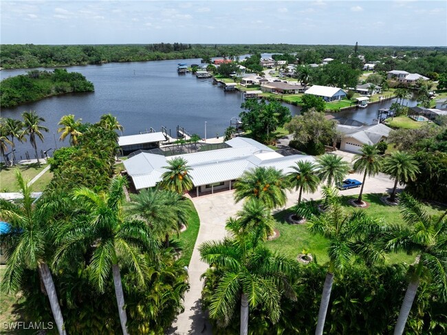 Building Photo - 14562 Riverside Dr