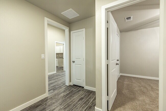 Building Photo - Beautiful 4 bed 3 bath home