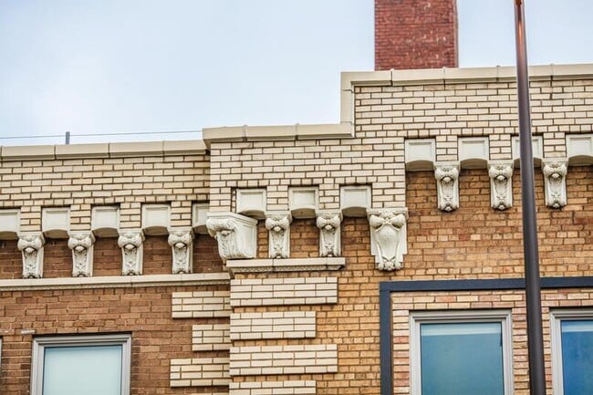 Building Photo - 1108 E 30th St