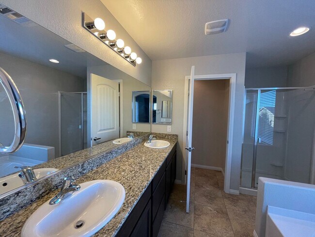 Building Photo - 3-Bedroom Home in Southwest Las Vegas – En...