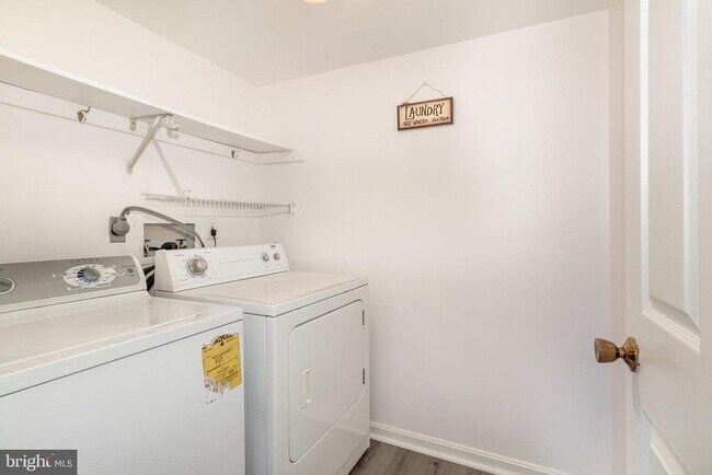 Building Photo - 6212 Spring Knoll Dr