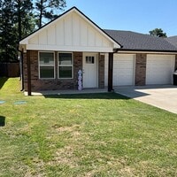 Building Photo - 205 Isabella St