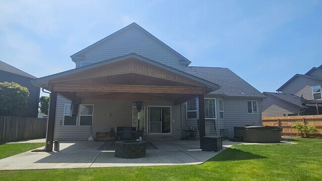 Building Photo - Felida Gem... 4 bedroom, 2.5 bath availabl...