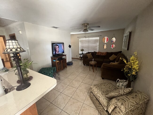 Building Photo - 505 Palm Valley Cir