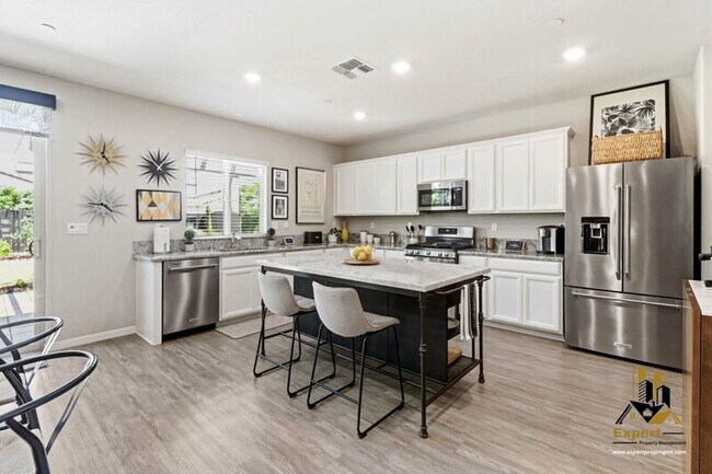 Building Photo - 8256 Schellhous Dr