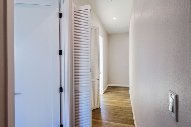 Building Photo - 5515 Glennie Ln