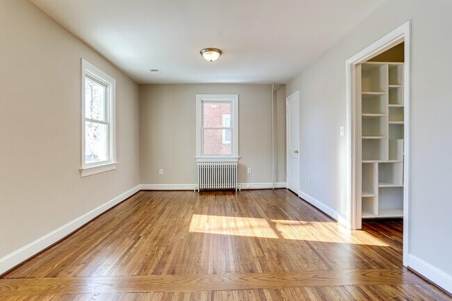 Building Photo - 530 E Alexandria Ave