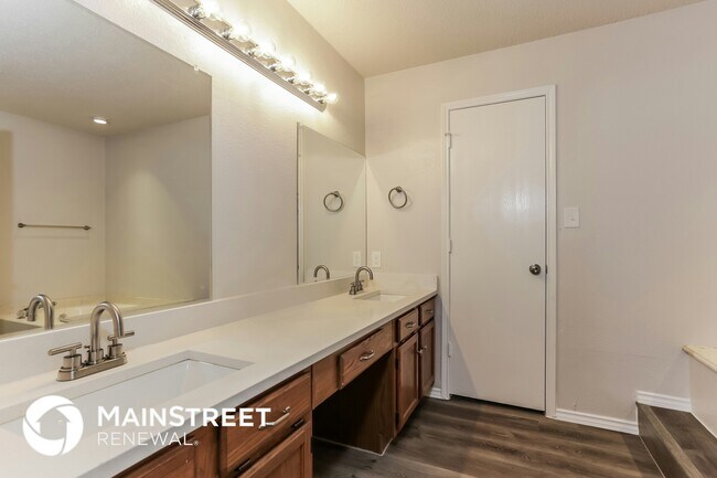 Building Photo - 4104 Hathaway Dr