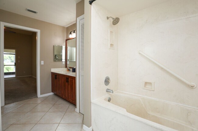 Building Photo - ** LELY COUNTRY CLUB UNFURNISHED 3 BEDROOM...