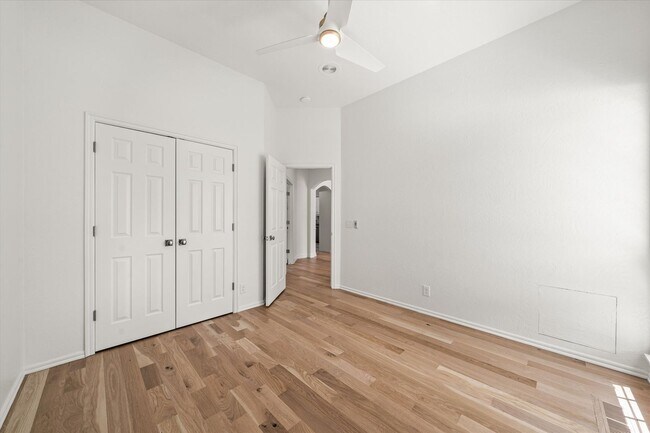 Building Photo - 124 N Crosstimber Trail