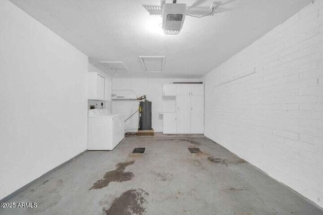 Building Photo - 9639 W Cinnabar Ave