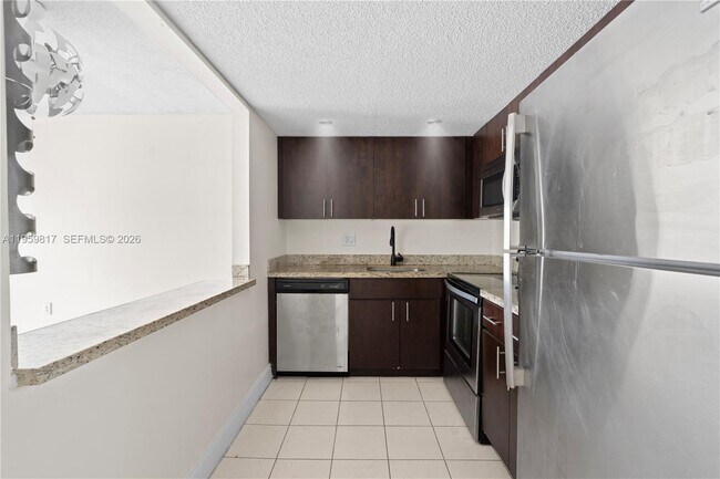 Building Photo - 4164 Inverrary Dr