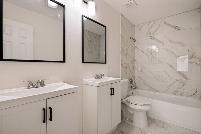 Building Photo - Completely Renovated Home in Arlington!