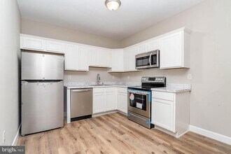 Building Photo - 62 Breckenridge St