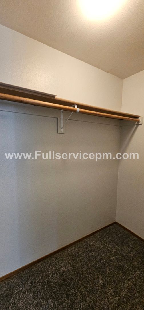 Building Photo - Beautiful duplex apt. on Quiet culdesac