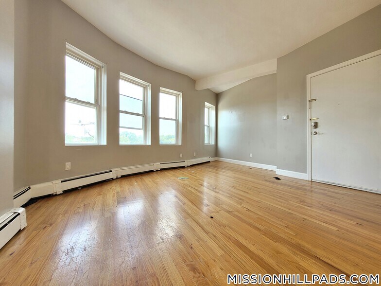 Primary Photo - 338 Warren St