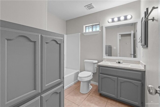 Building Photo - 14 E St