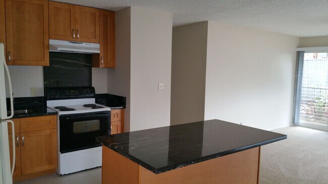 Building Photo - 1219-1219 Kuokoa St