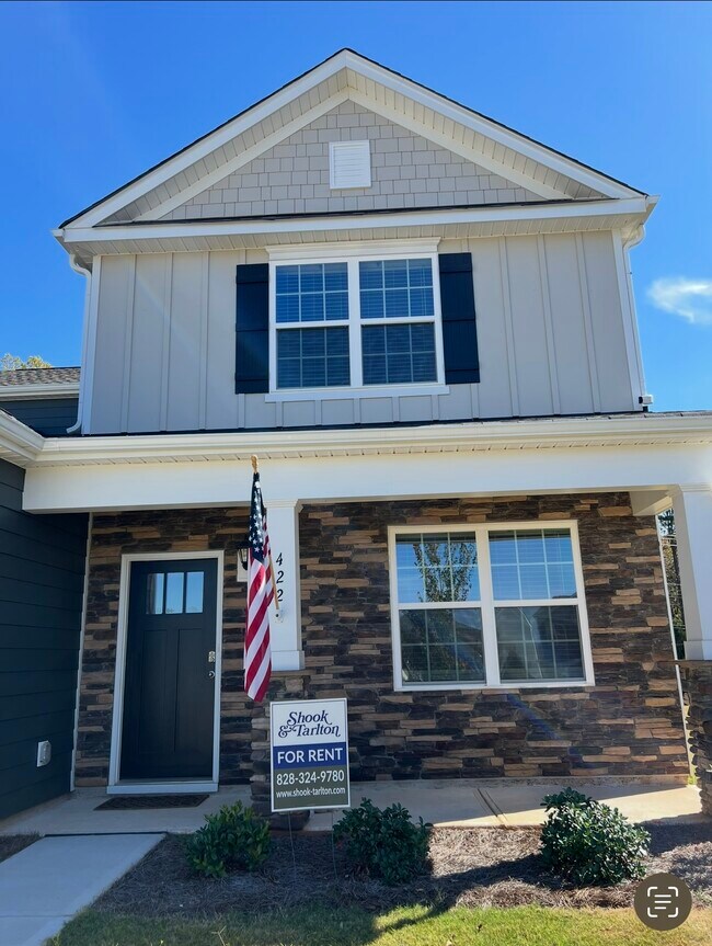 Building Photo - 422 Janie Cir