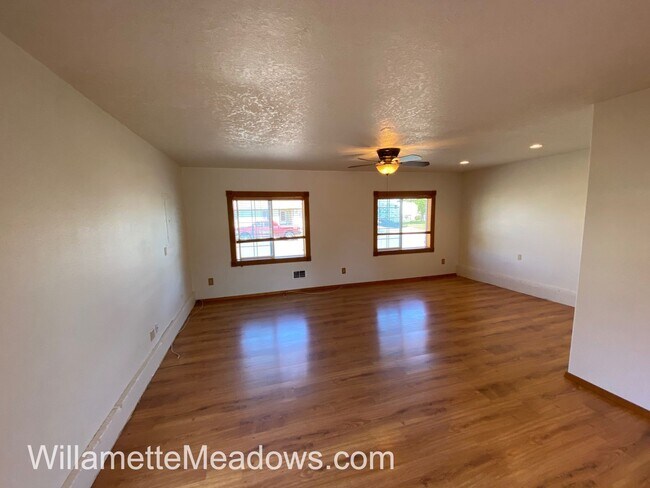 Building Photo - Beautiful 3 Bedrooms, 2 Bathrooms, In Aumsville