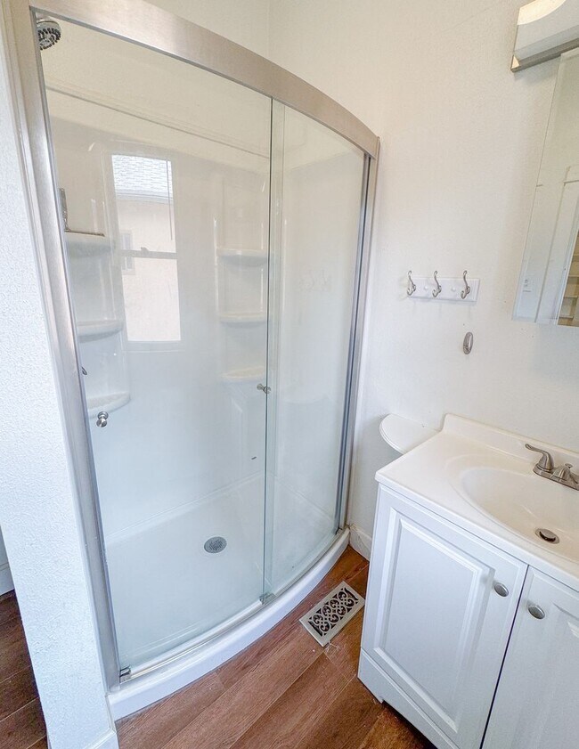 Building Photo - 2 BED/ 2 BATH SINGLE FAMILY HOME