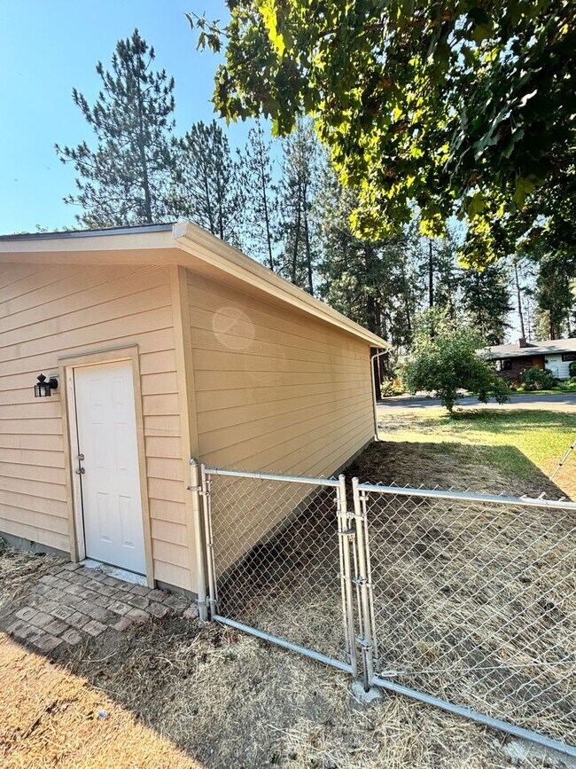 Building Photo - 10708 N Nelson Rd
