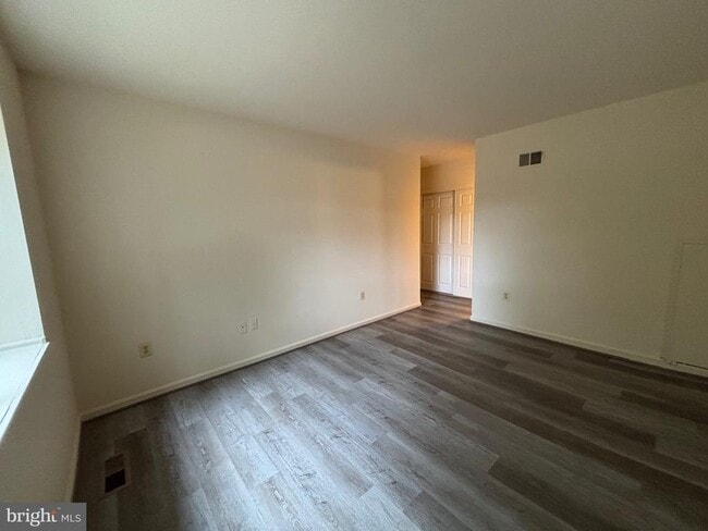 Building Photo - 4657 Logsdon Dr