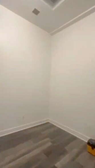 Building Photo - 142 Norwood Ave