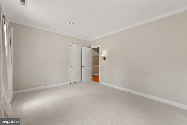 Building Photo - 532 Springvale Rd