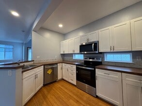 Building Photo - 11219 3rd Ave E