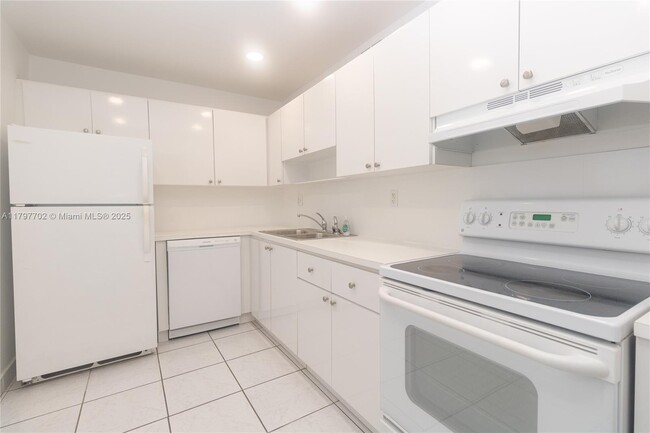 Building Photo - 3948 NE 169th St