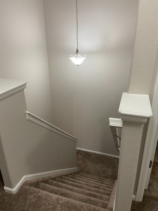 Building Photo - Newly Updated 3Bed/3Bath Townhome Near Ft Carson!