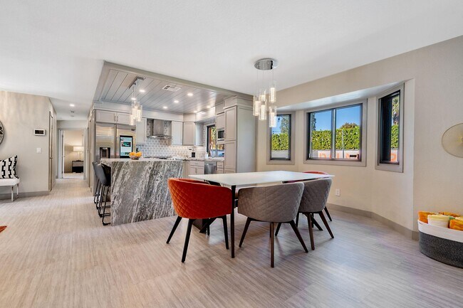 Building Photo - 2222 E Via Escuela