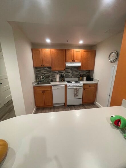 Building Photo - 470 Beacon St