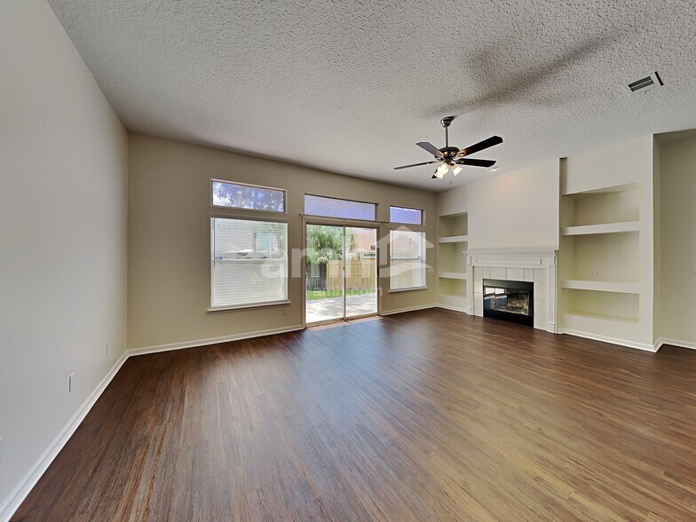 Building Photo - 11373 Chapelgate Ln